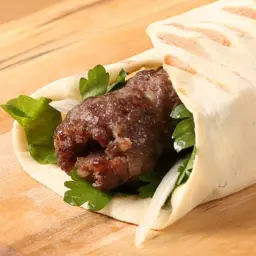 ساندويش كباب لحم